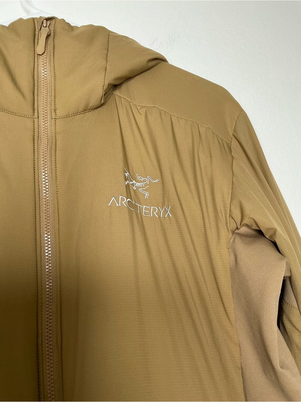 Arc'teryx Men's Atom Light Hooded Insulated Jacket in Tan Size XSmall - Picture 5 of 16